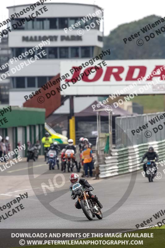 Vintage motorcycle club;eventdigitalimages;mallory park;mallory park trackday photographs;no limits trackdays;peter wileman photography;trackday digital images;trackday photos;vmcc festival 1000 bikes photographs